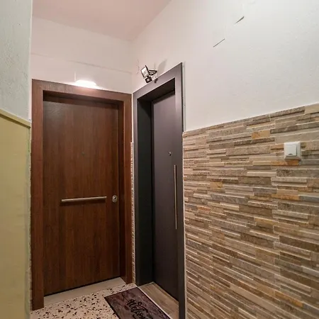 Апартаменты Phos Nest